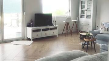 智能电视、电子游戏、书、影片库