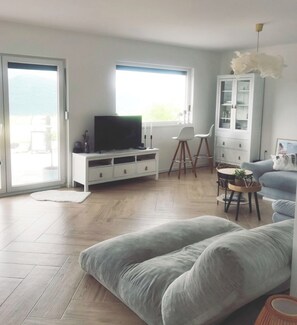 Smart TV, video games, books, video library - Luxurious villa surrounded by greenery with breathtaking views of the city (Jajce)