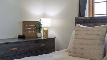 3 chambres, bureau, Wi-Fi gratuit, draps fournis