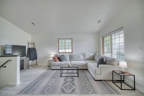 Smart TV, fireplace, computer monitors