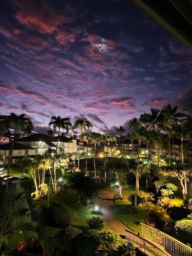 A Welcoming Beachfront 2BR/2BA, Vacation Home, W/D, AC, STEPS TO BEACH!