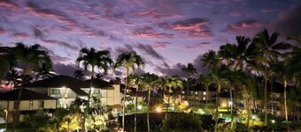 A Welcoming Beachfront 2BR/2BA, Vacation Home, W/D, AC, STEPS TO BEACH!