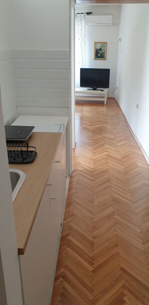 Interior - The White Suite. Cozy apartment with 1 bedroom and WiFi, AC in peaceful Skopje (Skopje)