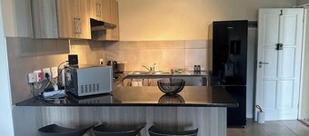 Stone Ridge Haven: Spacious 2-Bedroom Apartment for All Stays!