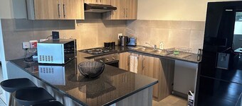 Stone Ridge Haven: Spacious 2-Bedroom Apartment for All Stays!