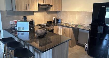 Stone Ridge Haven: Spacious 2-Bedroom Apartment for All Stays!