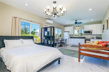 1 bedroom, iron/ironing board, WiFi, bed sheets. Hilo Town Center Studio