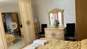 3 habitaciones, tabla de planchar con plancha, wifi y ropa de cama