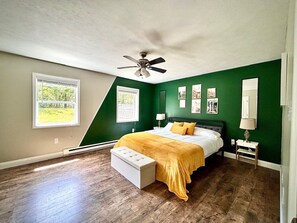 3 Schlafzimmer, Schreibtisch, Bügeleisen/Bügelbrett, Reisekinderbett