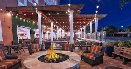 2 Bedroom Villa Family sized. Mins. from DisneyWorld/Universal /Seaworld/Airport