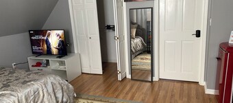 Cozy and Quiet Home One Bedroom Private Bathroom in Portland Maine. NOT KITCHEN.