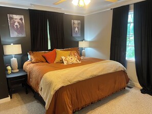 3 bedrooms, desk, iron/ironing board, WiFi - New Listing!! Wander the Mtns-Off The Beaten Path Chalet- in Nantahala AC, WiFi (Topton)