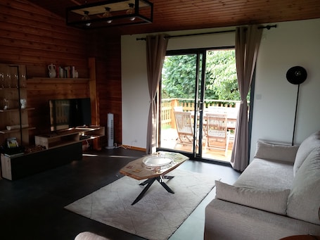 薄型テレビ. Chalet DES Echappees Belles