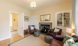 TV, fireplace - Highland Cottage in the heart of Royal Deeside (Aboyne)