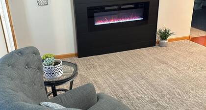 Cozy 2-bd home in Newfolden. WiFi, AC, Full kitchen & living room w fireplace!