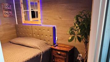 1 bedroom, free WiFi, bed sheets