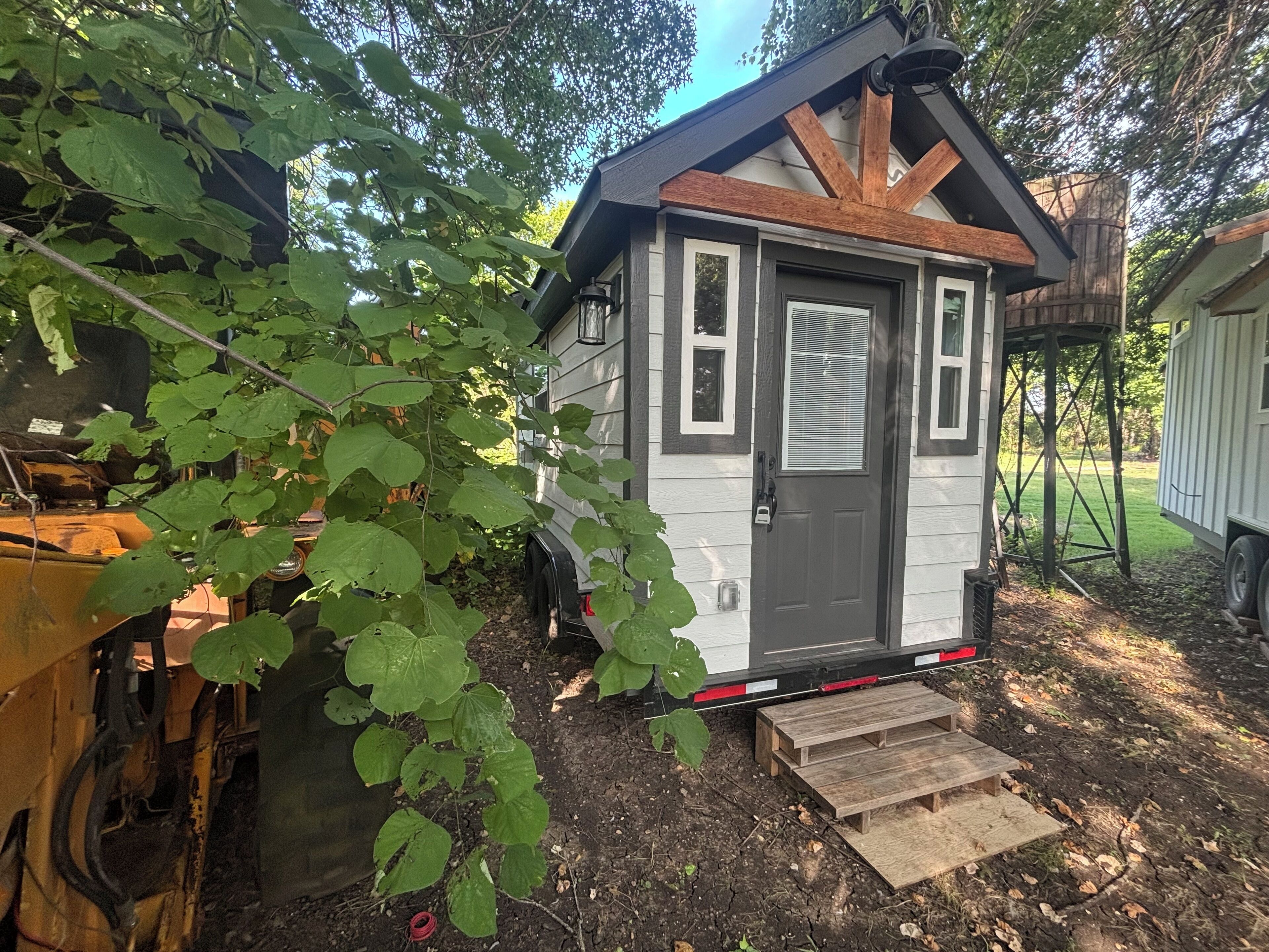 Tiny Home near Lake Weatherford and Dove Ridge Winery