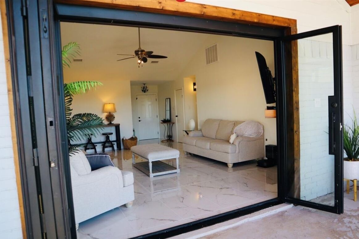 Lovely 2-bedroom house in League City close to Great Wolf Lodge Water Park