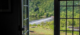 River View Downtown Private Historic Apt!