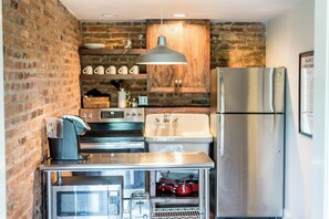 ثلاجة، ميكروويف، فرن، موقد طهي مسطح