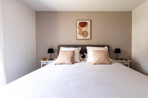 3 chambres, fer et planche à repasser, lit parapluie, Wi-Fi gratuit