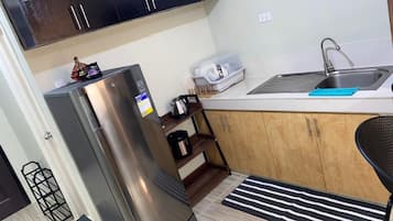 Fridge, microwave, stovetop, electric kettle
