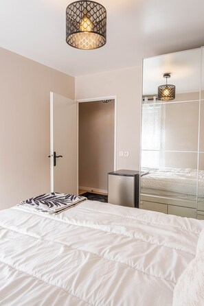2 bedrooms, iron/ironing board, WiFi, bed sheets