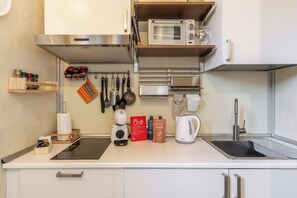 Apartment, Patio | Private kitchenette | Fridge, microwave, stovetop, espresso maker - Casa Mafalda a Siracusa (Syracuse)