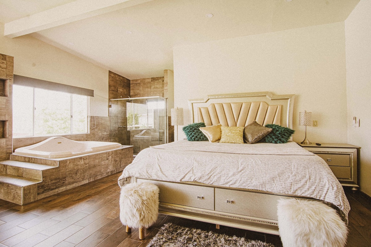 Luxury Suite, Pool View | WiFi (free)