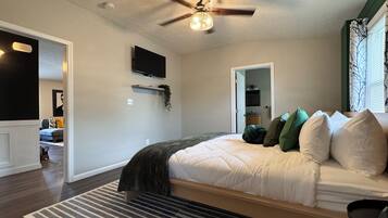 5 bedrooms, desk, iron/ironing board, WiFi