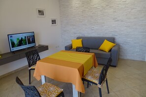 Living area - COZY APARTMENT ON THE OUTSKIRTS OF LECCE SUITABLE FOR FAMILY STAYS (Puglia)