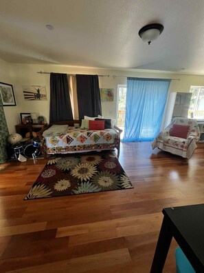 1 habitación, acceso a internet y ropa de cama