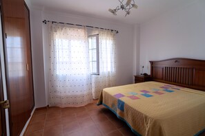 2 Schlafzimmer, Bügeleisen/Bügelbrett, Bettwäsche