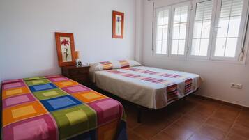 2 bedrooms, iron/ironing board, bed sheets