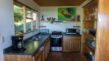 Fridge, microwave, oven, coffee/tea maker