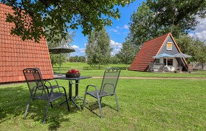 Outdoor dining - 2 bedroom nice home in Dabel (Dabel)