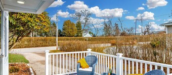 2 BEDROOMS, 3BEDS 1.5 BATH! OCEAN ROAD ! Sleeps 6 1 mile to beach, dining &shops