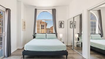 4 bedrooms, iron/ironing board, WiFi, bed sheets