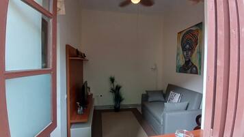 Economy Double Room, 1 Queen Bed, Kitchen, Beachside | Living area