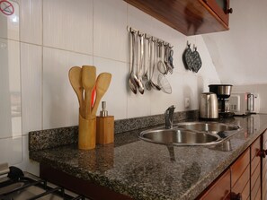 Economy Double Room, 1 Queen Bed, Kitchen, Beachside | Private kitchen - Cá Amil (Boa Vista)