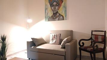 Economy Double Room, 1 Queen Bed, Kitchen, Beachside | Living area