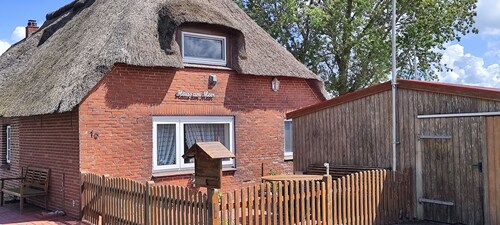 kleines Häuschen direkt am Meer