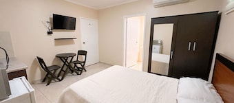 Habitación Doble Deluxe Privada Frente al Aeropuerto