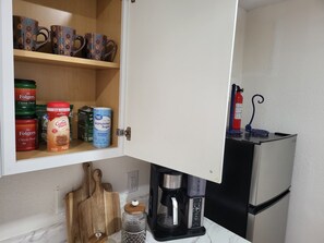 Interior - Charming 2-bedroom apartment in delightful Apple Valley with AC, WiFi (Apple Valley)