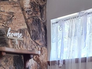 Interior - Charming 2-bedroom apartment in delightful Apple Valley with AC, WiFi (Apple Valley)