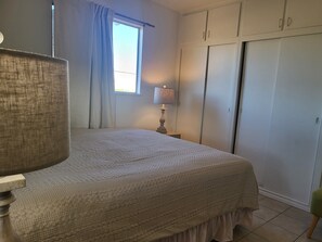 2 bedrooms, iron/ironing board, WiFi, bed sheets
