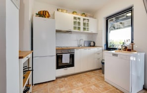 Refrigerador, horno, parrilla de estufa y lavavajillas