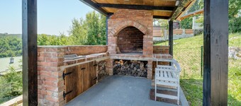 2 bedroom awesome home in Donji Zvecaj