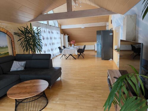 Diane Apartement 
Idyllische Ferienwohnung an der Donau für max 6 pers ca.100 qm