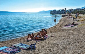 Beach - Stunning apartment in Kastel Gomilica (Kastel Gomilica)